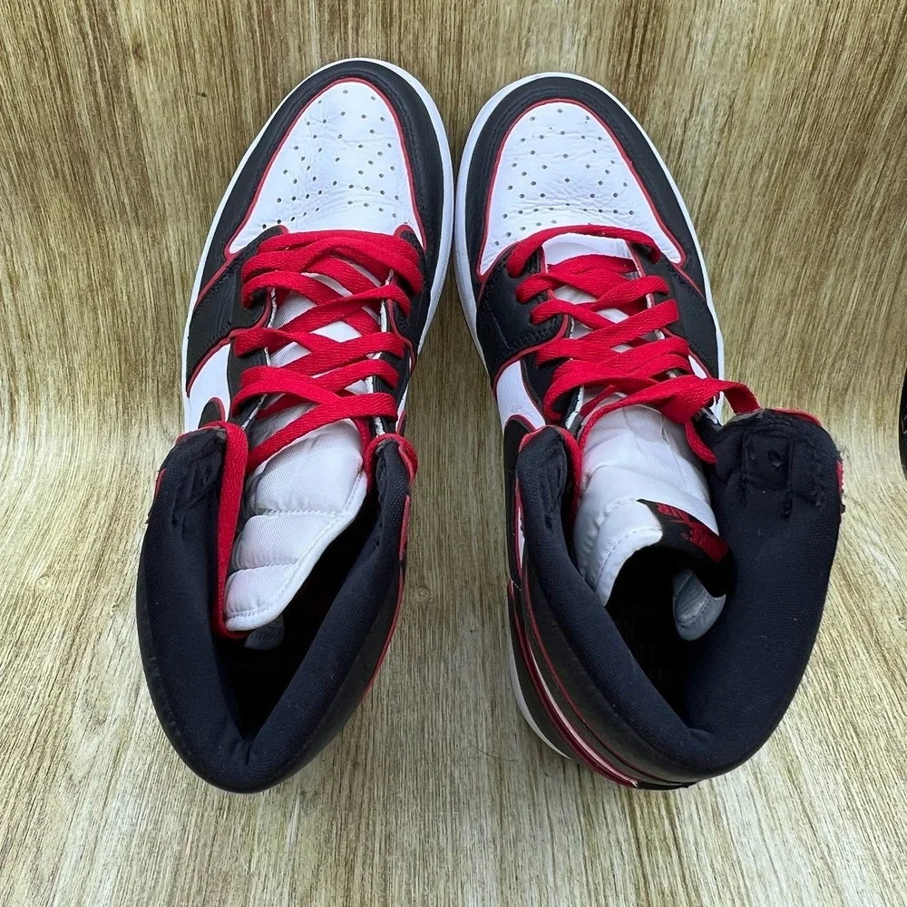 Nike Air Jordan 1 Retro High OG Bloodline Men's 9.5 Black White Red 555088-062